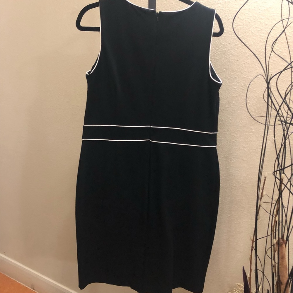 Talbots Black Sleeveless Smart Silhouette. Preowned - Picture 4 of 5